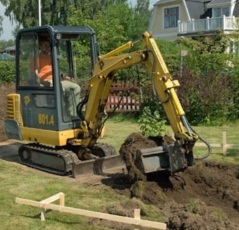 Utgravning til fundament i orangeri Utgravning til fundament i orangeri med minigraver